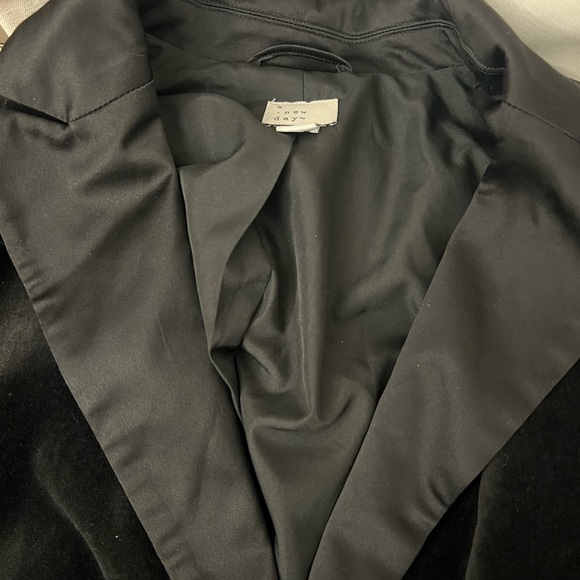 A New Day Black Velvet, Satin, & Buttons Blazer – Size 6  FLAW  Night Out Party - Picture 3 of 10